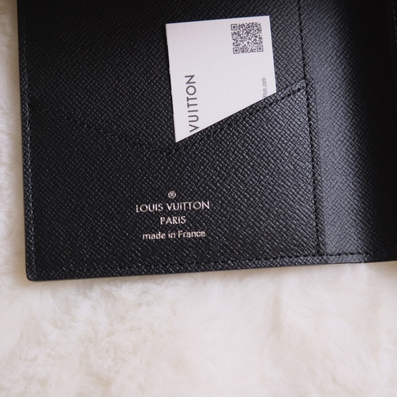 Louis Vitton Passport Cover Monogram Eclipse - Picture 6 of 7